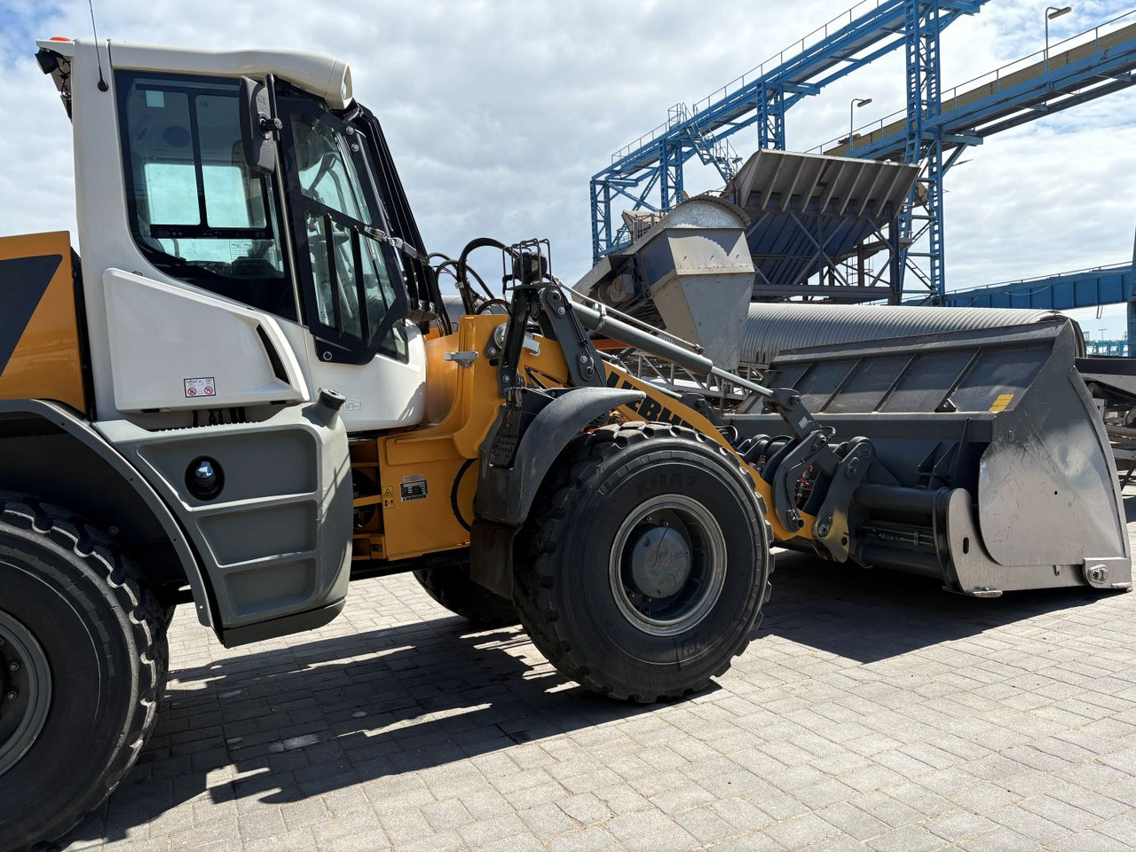 LIEBHERR L538 - Колёсный погрузчик: фото 2 LIEBHERR L538 - Колёсный погрузчик: фото 2