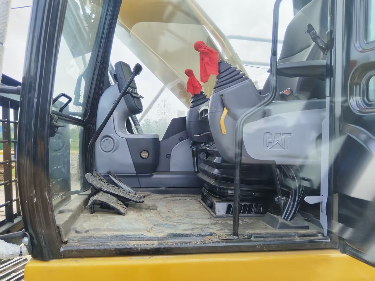 CATERPILLAR 330DL good condition 2024 30 ton excavator for sale - Гусеничный экскаватор: фото 5 CATERPILLAR 330DL good condition 2024 30 ton excavator for sale - Гусеничный экскаватор: фото 5