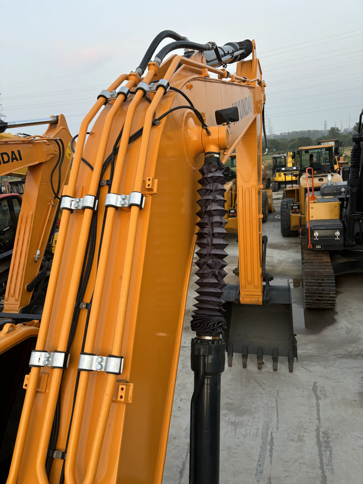 HYUNDAI 220LC—9S Hyundai 20 ton excavator in stock bucket hammer Customizable - Гусеничный экскаватор: фото 3 HYUNDAI 220LC—9S Hyundai 20 ton excavator in stock bucket hammer Customizable - Гусеничный экскаватор: фото 3