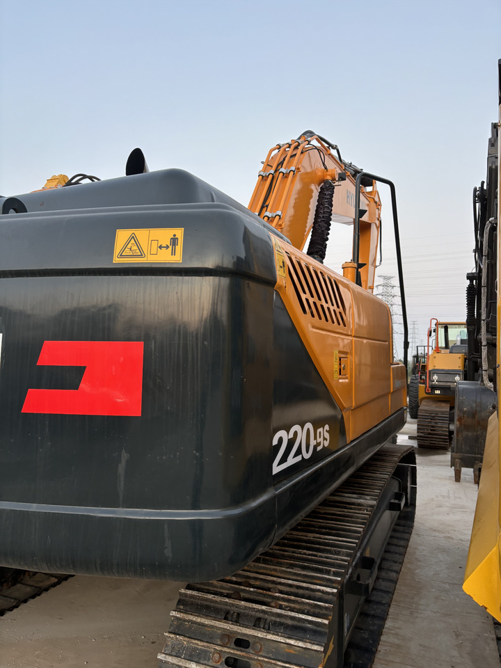 HYUNDAI 220LC—9S Hyundai 20 ton excavator in stock bucket hammer Customizable - Гусеничный экскаватор: фото 1 HYUNDAI 220LC—9S Hyundai 20 ton excavator in stock bucket hammer Customizable - Гусеничный экскаватор: фото 1