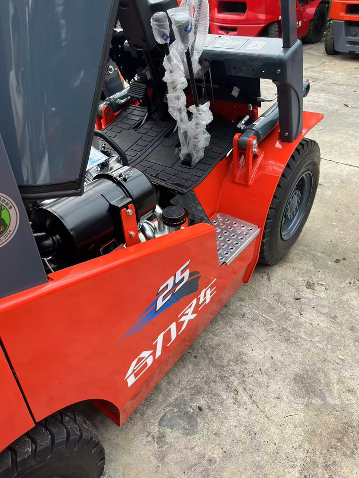 Heli brand new 2.5T diesel forklift(Clamp available) - Дизельный погрузчик: фото 2 Heli brand new 2.5T diesel forklift(Clamp available) - Дизельный погрузчик: фото 2