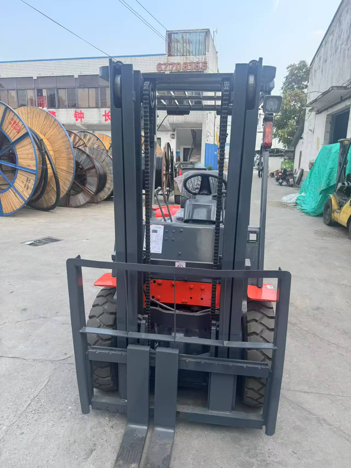 Heli stock new 2024 model 3T diesel forklift Customizable Mast & Clamp - Дизельный погрузчик: фото 5 Heli stock new 2024 model 3T diesel forklift Customizable Mast & Clamp - Дизельный погрузчик: фото 5