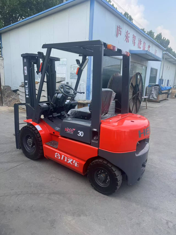 Heli stock new 2024 model 3T diesel forklift Customizable Mast & Clamp - Дизельный погрузчик: фото 4 Heli stock new 2024 model 3T diesel forklift Customizable Mast & Clamp - Дизельный погрузчик: фото 4