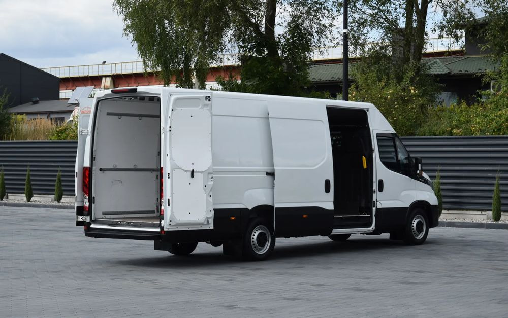Цельнометаллический фургон Iveco DAILY MAXI 35S16 / 2.3 - 160 KM / AUTOMAT HI-MATIC / NOWY MODEL / 3 OSOBY / DOSTAWCZE / BLASZAK / KLIMA / 2023 / SERWISOWANY / SPROWADZONY Z NIEMIEC: фото 17