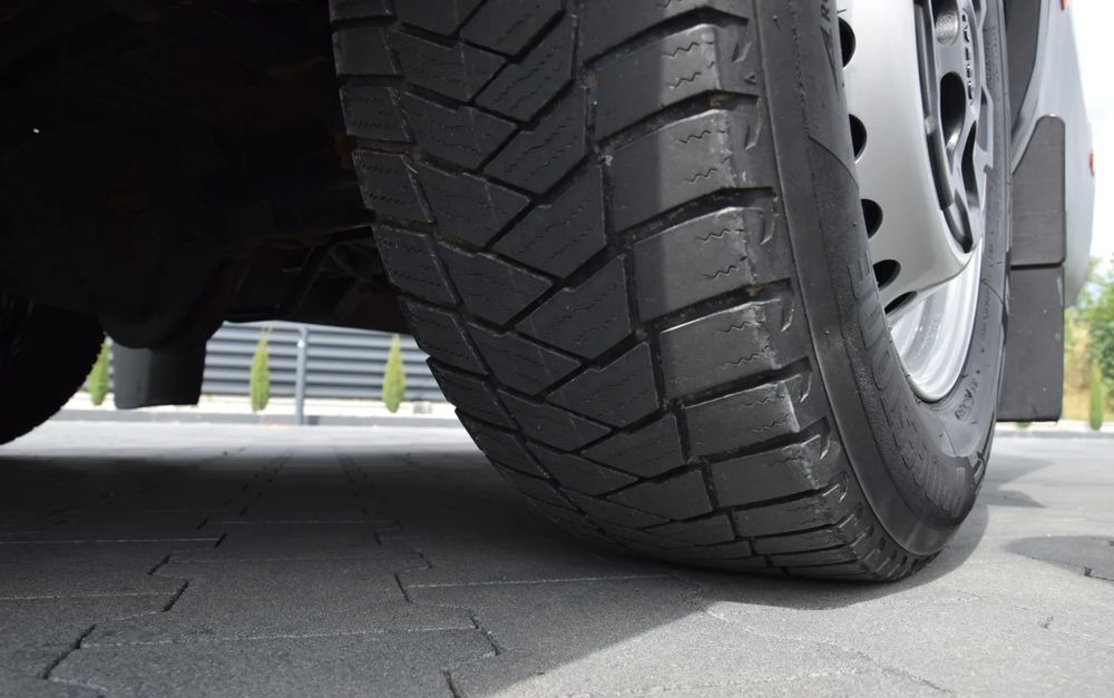 Цельнометаллический фургон Iveco DAILY MAXI 35S16 / 2.3 - 160 KM / AUTOMAT HI-MATIC / NOWY MODEL / 3 OSOBY / DOSTAWCZE / BLASZAK / KLIMA / 2023 / SERWISOWANY / SPROWADZONY Z NIEMIEC: фото 16