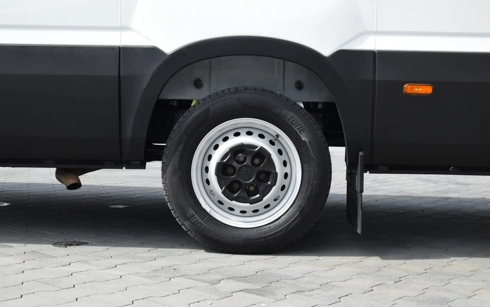 Цельнометаллический фургон Iveco DAILY MAXI 35S16 / 2.3 - 160 KM / AUTOMAT HI-MATIC / NOWY MODEL / 3 OSOBY / DOSTAWCZE / BLASZAK / KLIMA / 2023 / SERWISOWANY / SPROWADZONY Z NIEMIEC: фото 15