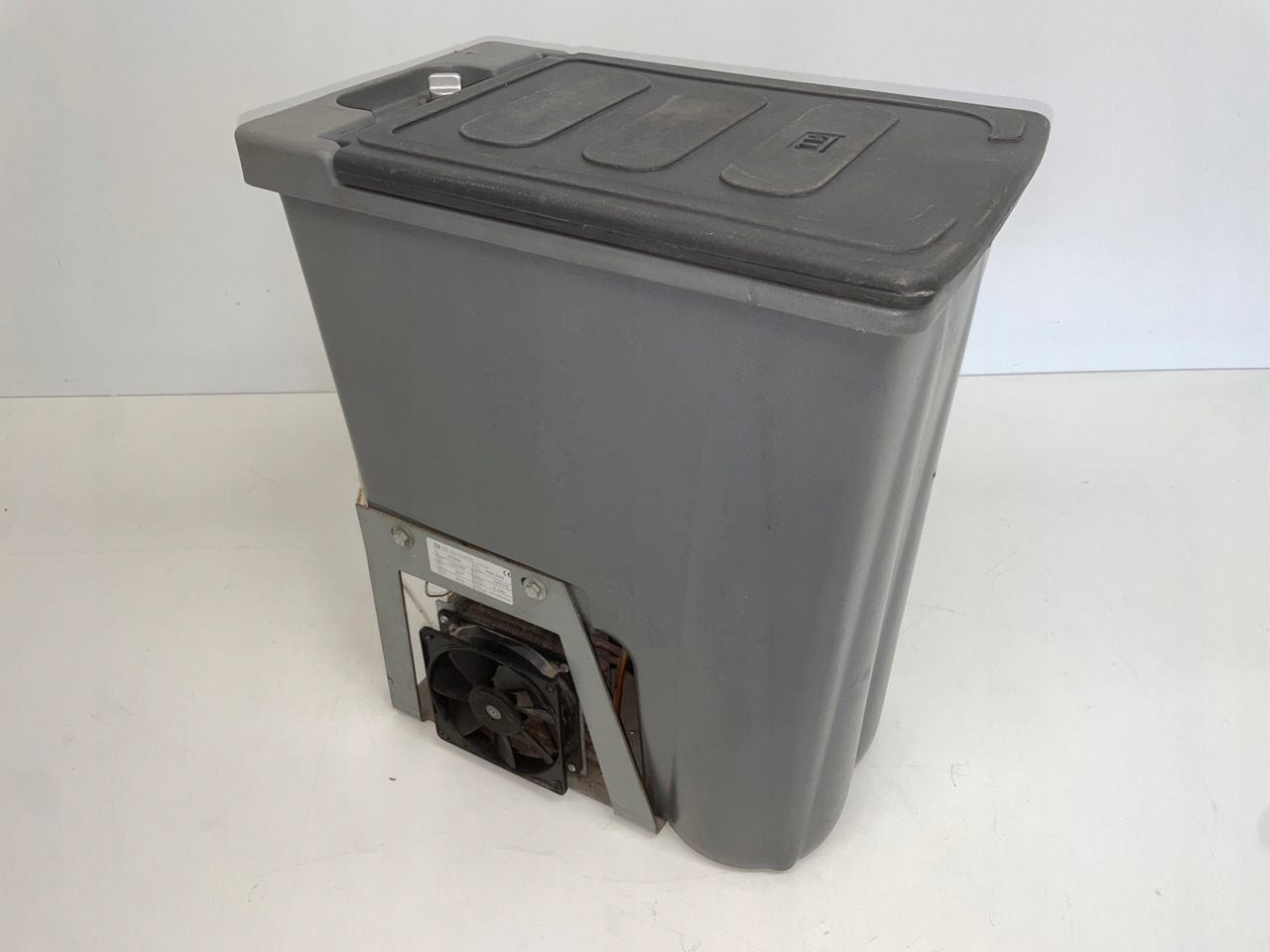 LODÓWKA CHŁODZIARKA MERCEDES ACTROS 80032324 - Кабина и интерьер для Грузовиков: фото 3 LODÓWKA CHŁODZIARKA MERCEDES ACTROS 80032324 - Кабина и интерьер для Грузовиков: фото 3