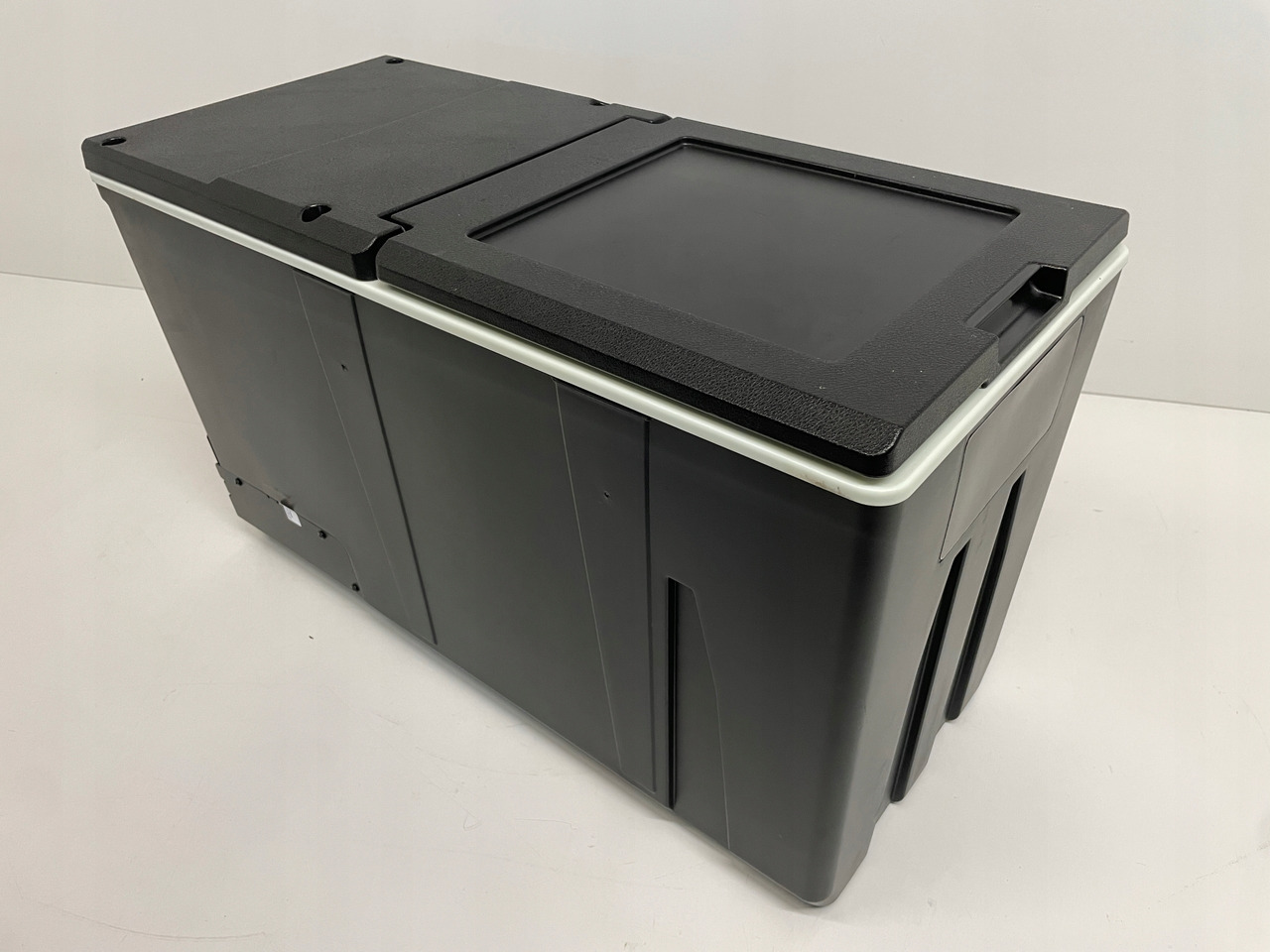 LODÓWKA CHŁODZIARKA MERCEDES ACTROS MP4 MP 4 A9608200306 - Кабина и интерьер для Грузовиков: фото 1 LODÓWKA CHŁODZIARKA MERCEDES ACTROS MP4 MP 4 A9608200306 - Кабина и интерьер для Грузовиков: фото 1