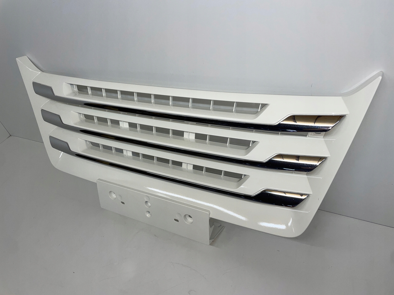 ŚRODKOWY GRILL CHROM ZDERZAKA MAN TGX TG3 TGX 3 ATRAPA 81416146084 - Решётка радиатора для Грузовиков: фото 3 ŚRODKOWY GRILL CHROM ZDERZAKA MAN TGX TG3 TGX 3 ATRAPA 81416146084 - Решётка радиатора для Грузовиков: фото 3