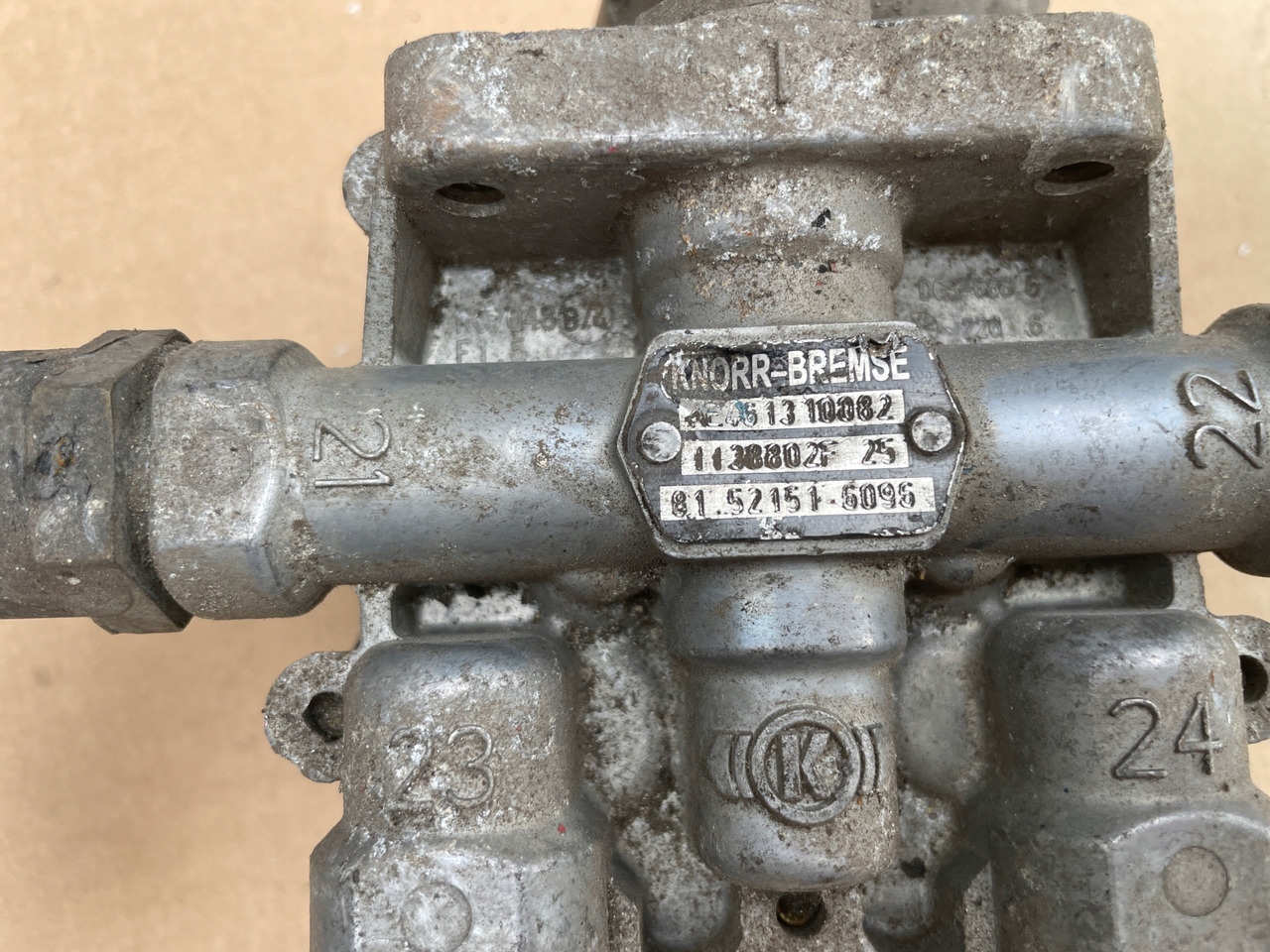 ZAWÓR CZTERODROŻNY MAN TGX TGS TGA 81521516096 - Тормозной клапан для Грузовиков: фото 5 ZAWÓR CZTERODROŻNY MAN TGX TGS TGA 81521516096 - Тормозной клапан для Грузовиков: фото 5