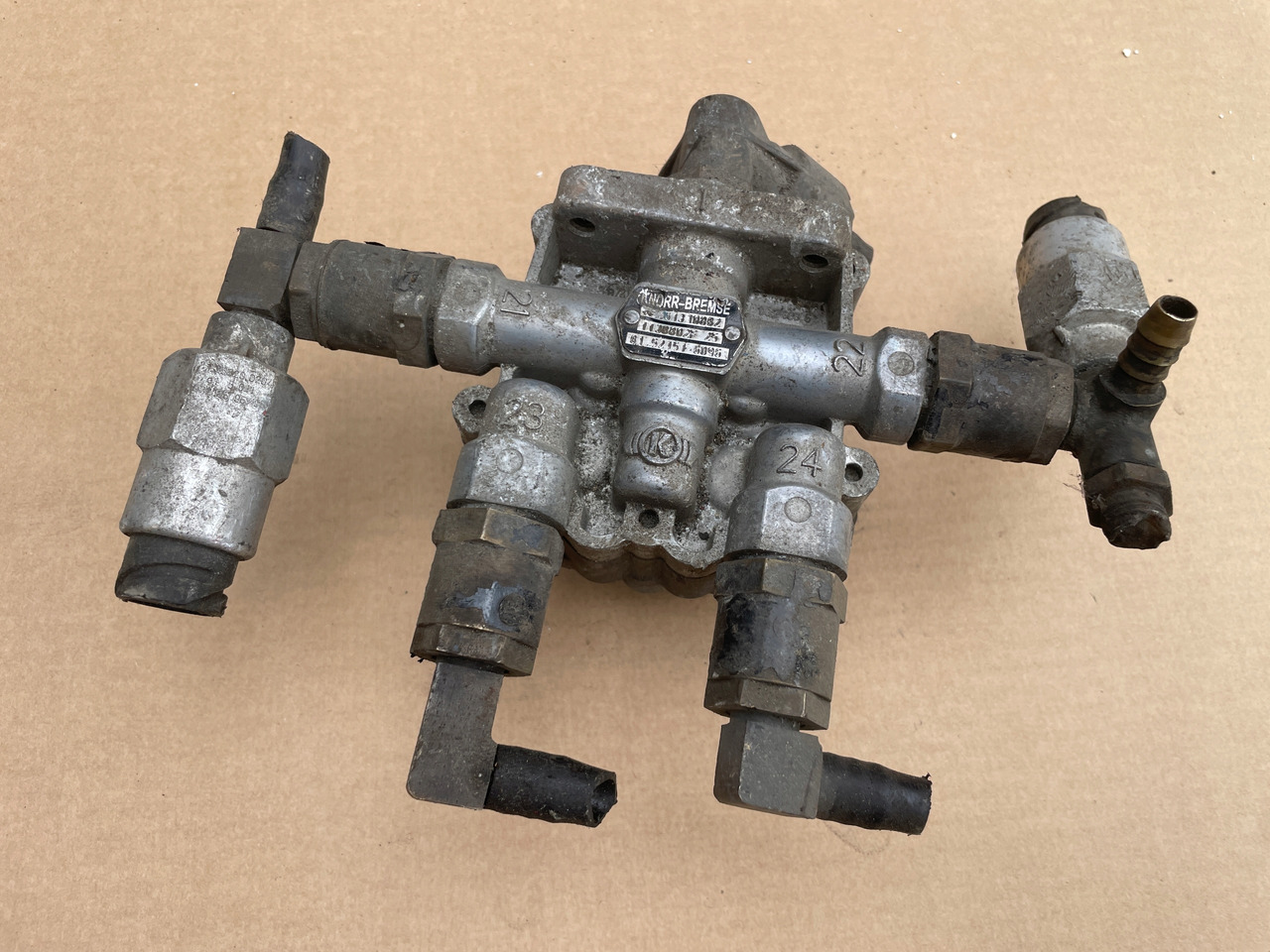 ZAWÓR CZTERODROŻNY MAN TGX TGS TGA 81521516096 - Тормозной клапан для Грузовиков: фото 2 ZAWÓR CZTERODROŻNY MAN TGX TGS TGA 81521516096 - Тормозной клапан для Грузовиков: фото 2