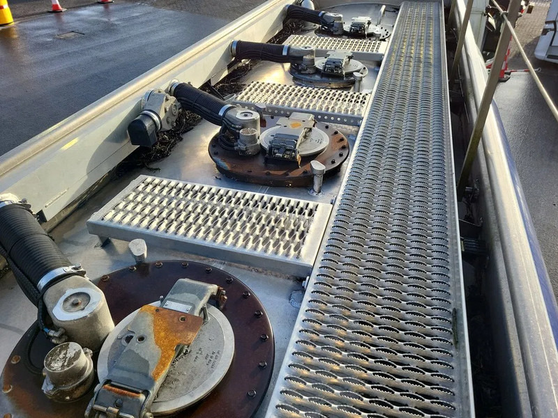 Mercedes-Benz Antos 1824 - Грузовик-цистерна: фото 4 Mercedes-Benz Antos 1824 - Грузовик-цистерна: фото 4