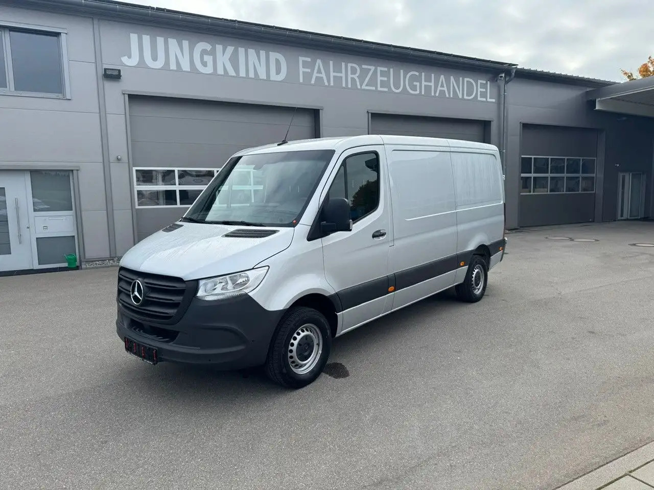 Mercedes-Benz Sprinter 317 CDI Flach Lang Silber Klima MBUX - Цельнометаллический фургон: фото 1 Mercedes-Benz Sprinter 317 CDI Flach Lang Silber Klima MBUX - Цельнометаллический фургон: фото 1