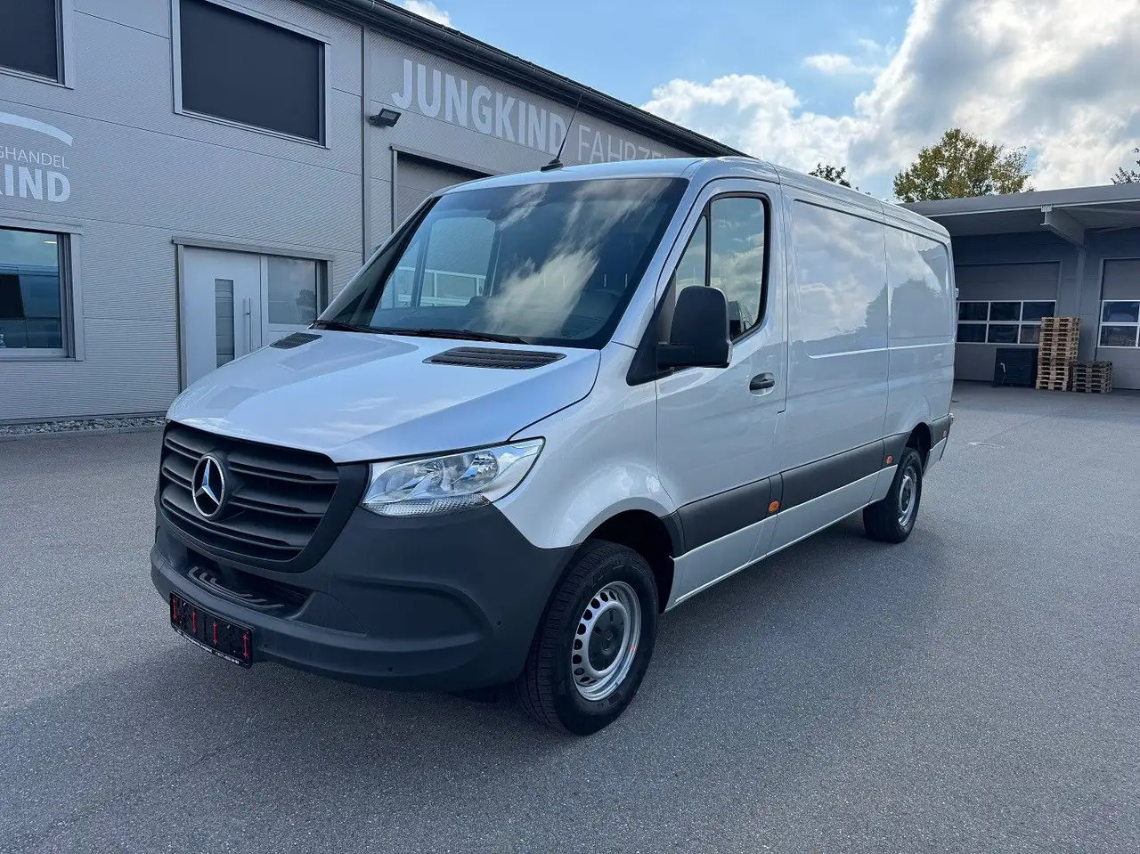 Mercedes-Benz Sprinter 317 CDI Lang Silber MBUX RWD Klima - Цельнометаллический фургон: фото 1 Mercedes-Benz Sprinter 317 CDI Lang Silber MBUX RWD Klima - Цельнометаллический фургон: фото 1