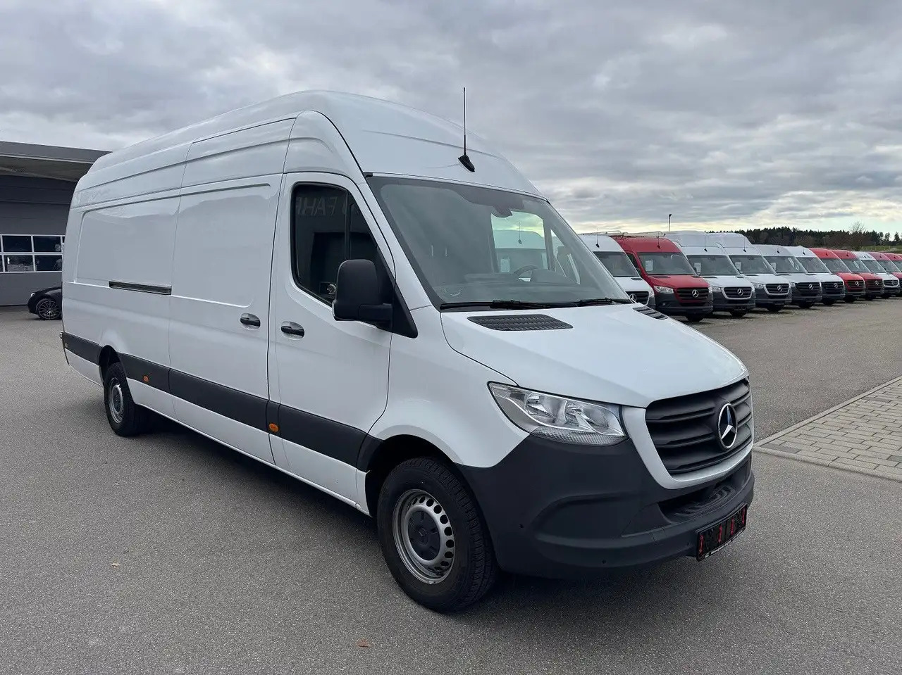 Mercedes-Benz Sprinter 317 CDI Maxi Lang Extralang XXL MBUX - Цельнометаллический фургон: фото 2 Mercedes-Benz Sprinter 317 CDI Maxi Lang Extralang XXL MBUX - Цельнометаллический фургон: фото 2