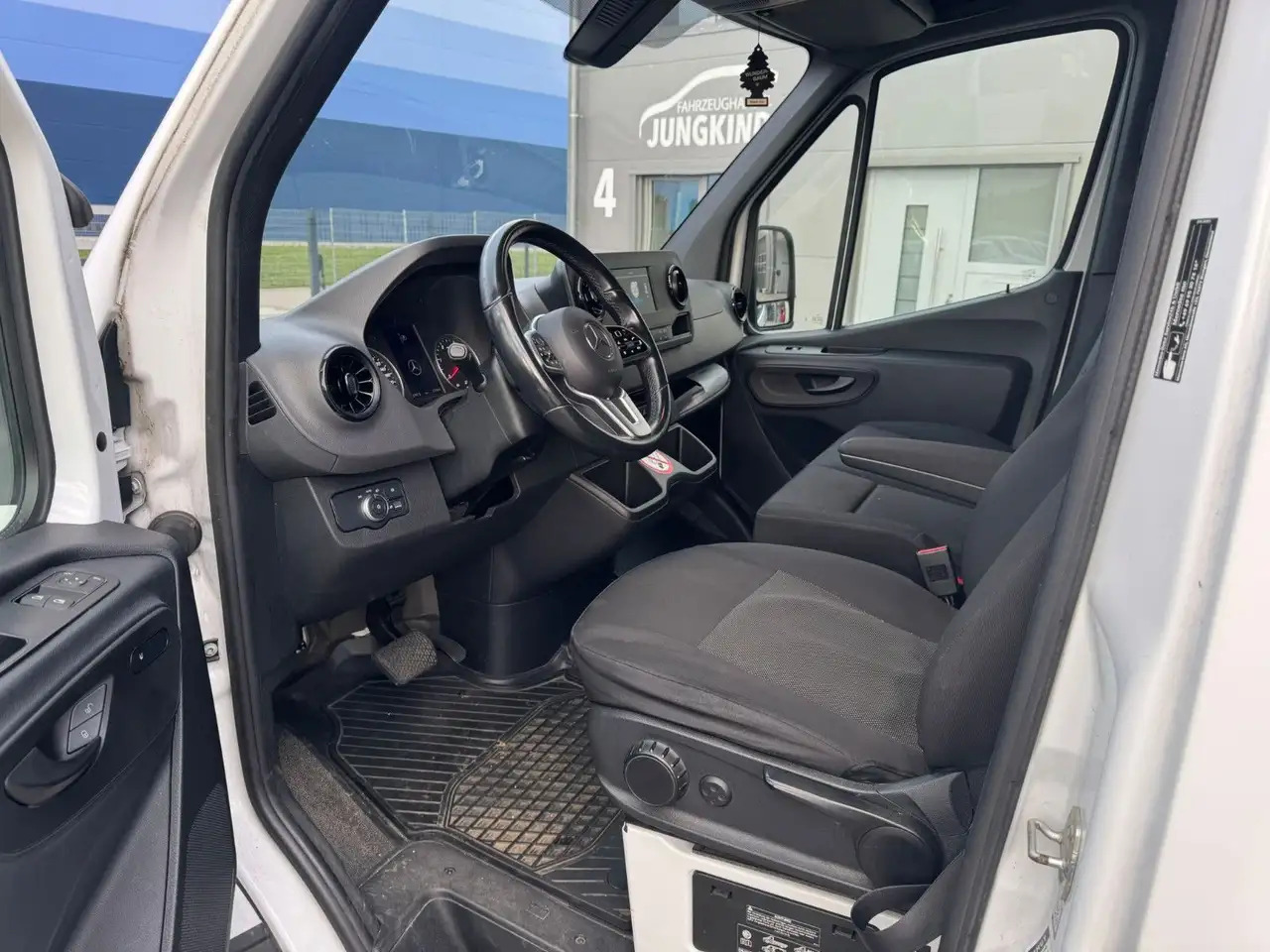 Mercedes-Benz Sprinter 317 CDI Maxi Lang LED MBUX Klima - Цельнометаллический фургон: фото 3 Mercedes-Benz Sprinter 317 CDI Maxi Lang LED MBUX Klima - Цельнометаллический фургон: фото 3