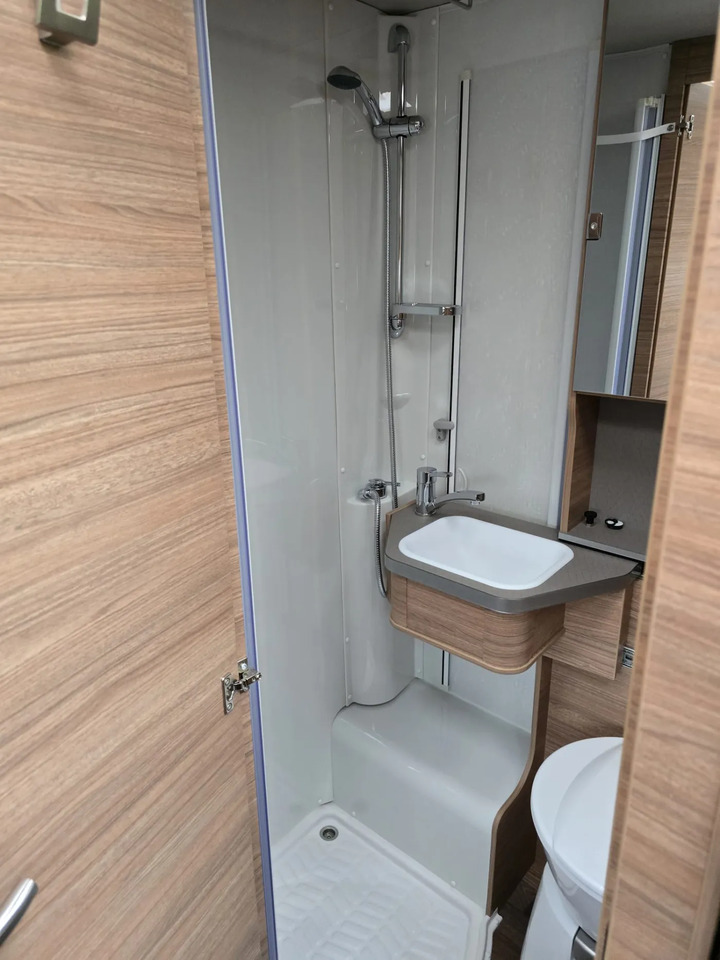 Полуинтегрированный автодом Weinsberg CaraCompact 640 MEG EDITION [PEPPER] Hot Pepper-Paket: фото 8