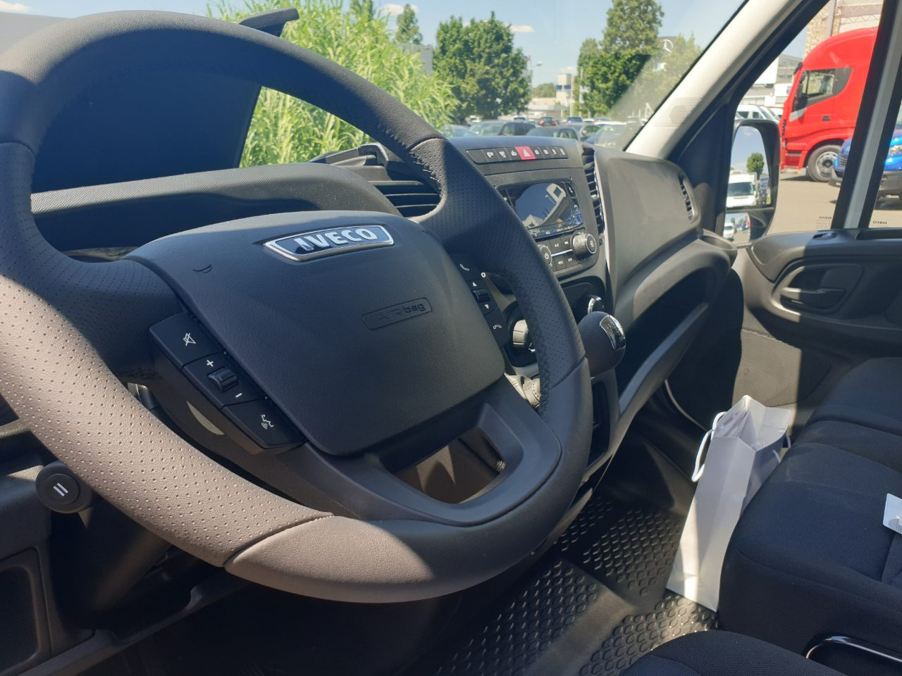 IVECO Daily 35S14 with Zanotti Z350 0°C Refrigeration (5 vehicles in stock) - Фургон-рефрижератор: фото 5 IVECO Daily 35S14 with Zanotti Z350 0°C Refrigeration (5 vehicles in stock) - Фургон-рефрижератор: фото 5