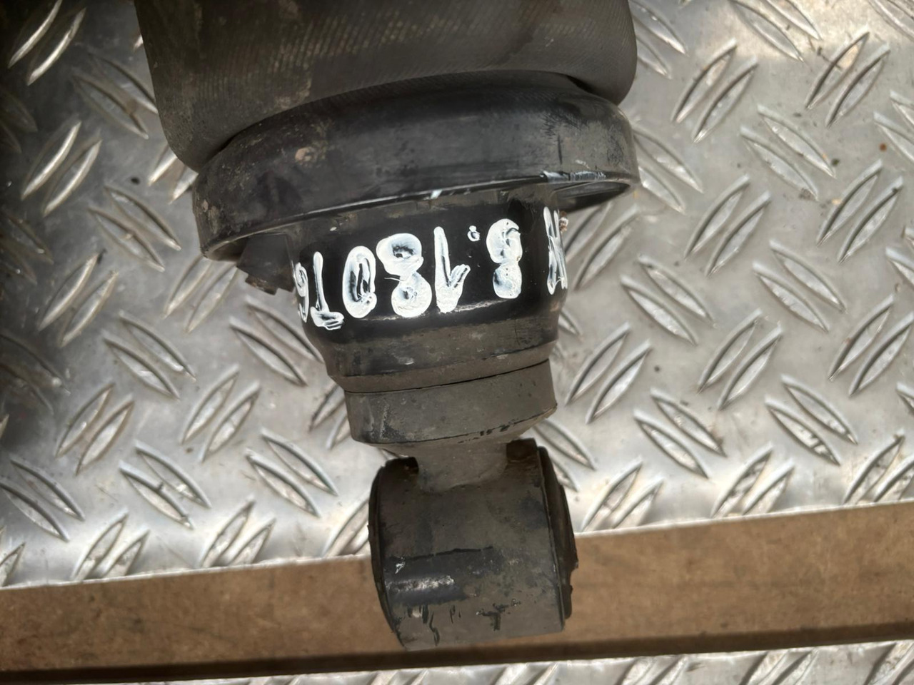 Gebrauchte Luftbälge MAN 8.180, Artikel - Nr. : 81.9999 - 9999 - Подвеска кабины для Грузовиков: фото 5 Gebrauchte Luftbälge MAN 8.180, Artikel - Nr. : 81.9999 - 9999 - Подвеска кабины для Грузовиков: фото 5