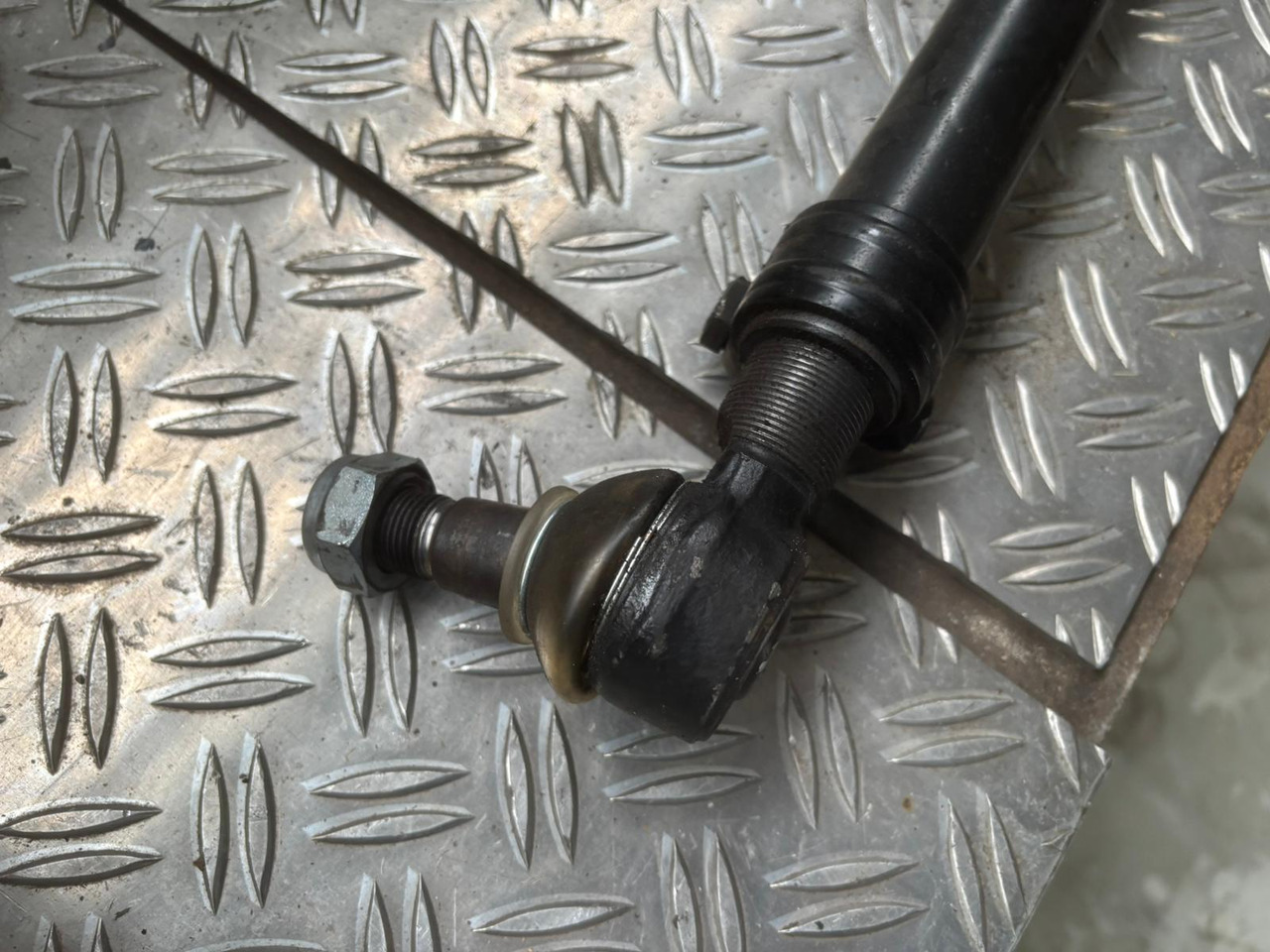 Gebrauchte MAN TGL 8.180 Spurstange / Lenkstange, Artikel - Nr. : 81.46610 - 6820 - Поперечная рулевая тяга для Грузовиков: фото 4 Gebrauchte MAN TGL 8.180 Spurstange / Lenkstange, Artikel - Nr. : 81.46610 - 6820 - Поперечная рулевая тяга для Грузовиков: фото 4