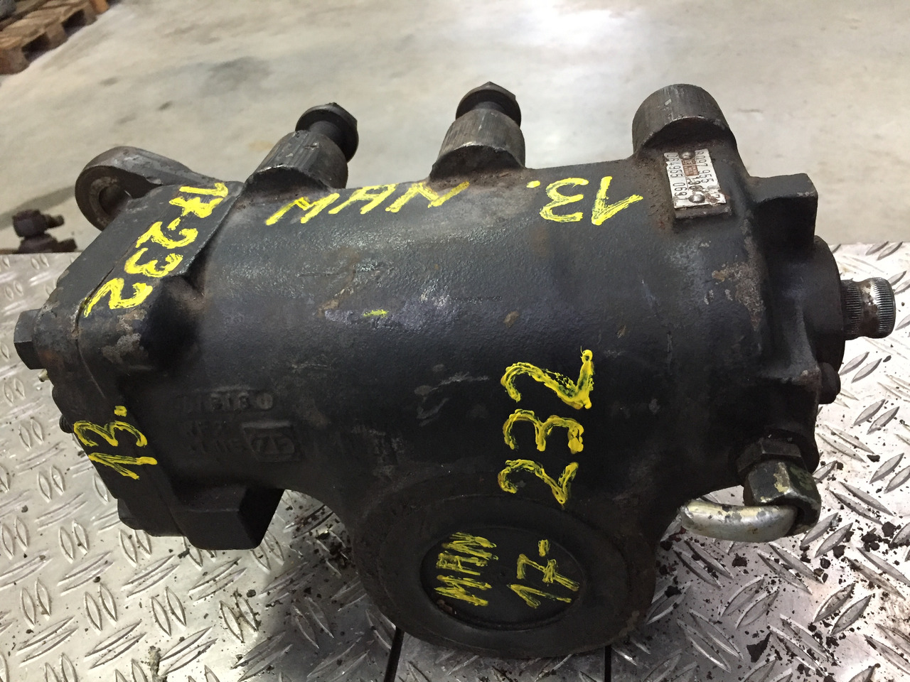 Gebrauchtes Lenkgetriebe MAN F90, 17.232, Artikel - Nr.: 81.9999 - 9999 - Рулевой механизм для Грузовиков: фото 4 Gebrauchtes Lenkgetriebe MAN F90, 17.232, Artikel - Nr.: 81.9999 - 9999 - Рулевой механизм для Грузовиков: фото 4