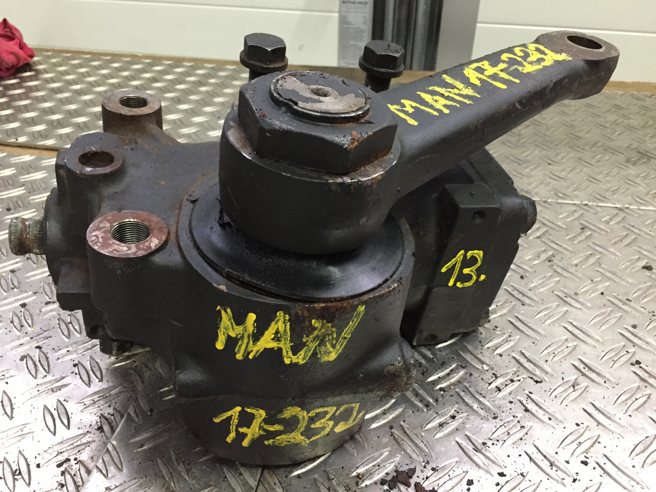 Gebrauchtes Lenkgetriebe MAN F90, 17.232, Artikel - Nr.: 81.9999 - 9999 - Рулевой механизм для Грузовиков: фото 1 Gebrauchtes Lenkgetriebe MAN F90, 17.232, Artikel - Nr.: 81.9999 - 9999 - Рулевой механизм для Грузовиков: фото 1