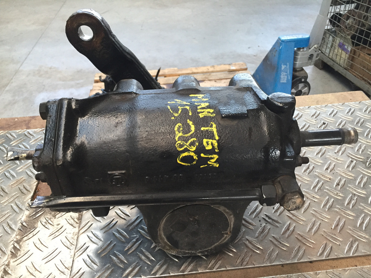 Gebrauchtes Lenkgetriebe, MAN TGM 15.280, Artikel - Nr. : 85.46200 - 6019 - Рулевой механизм для Грузовиков: фото 1 Gebrauchtes Lenkgetriebe, MAN TGM 15.280, Artikel - Nr. : 85.46200 - 6019 - Рулевой механизм для Грузовиков: фото 1