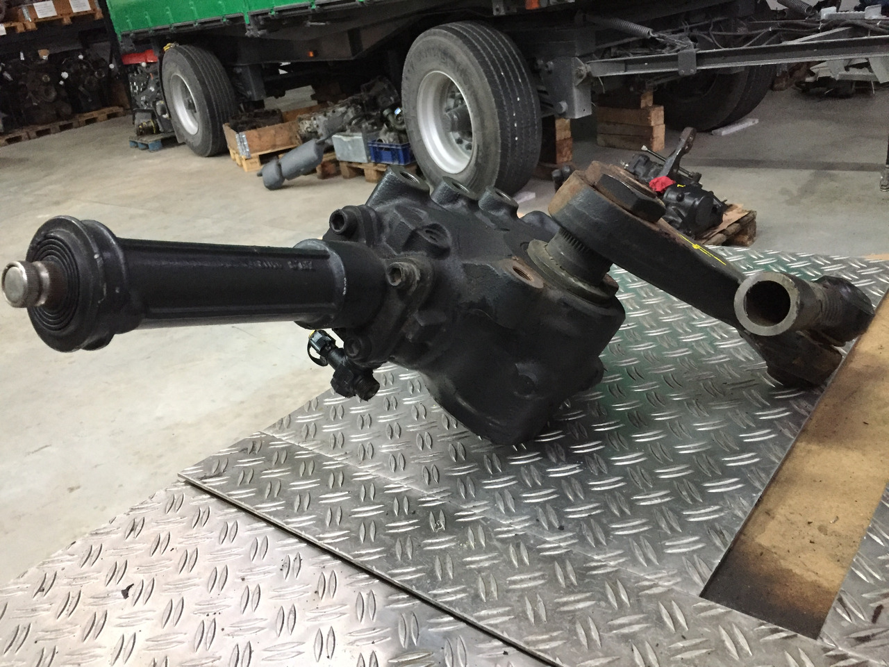Gebrauchtes Lenkgetriebe MAN TGX 26.480 XXL, Artikel - Nr.: 81.46200 - 6541 - Рулевой механизм для Грузовиков: фото 4 Gebrauchtes Lenkgetriebe MAN TGX 26.480 XXL, Artikel - Nr.: 81.46200 - 6541 - Рулевой механизм для Грузовиков: фото 4