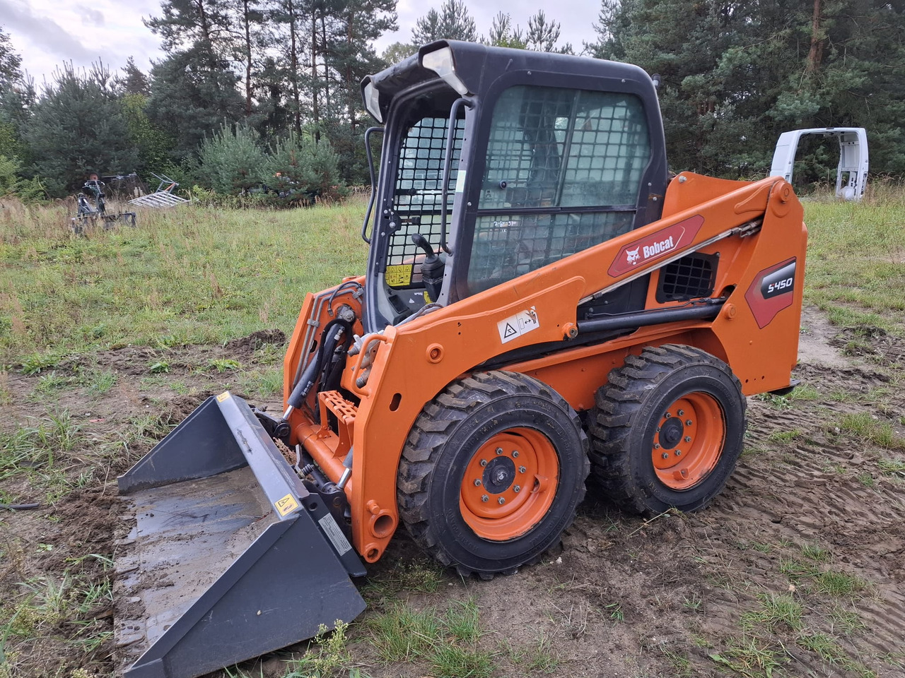 BOBCAT S450 - Мини-погрузчик с бортовым поворотом: фото 5 BOBCAT S450 - Мини-погрузчик с бортовым поворотом: фото 5