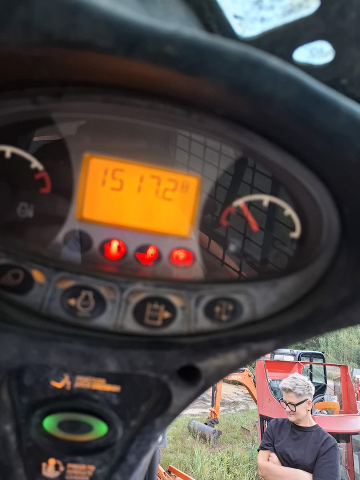 BOBCAT S450 - Мини-погрузчик с бортовым поворотом: фото 4 BOBCAT S450 - Мини-погрузчик с бортовым поворотом: фото 4