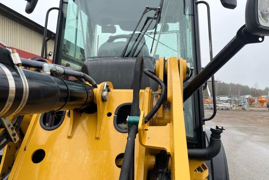 CATERPILLAR 908 M - Колёсный погрузчик: фото 3 CATERPILLAR 908 M - Колёсный погрузчик: фото 3