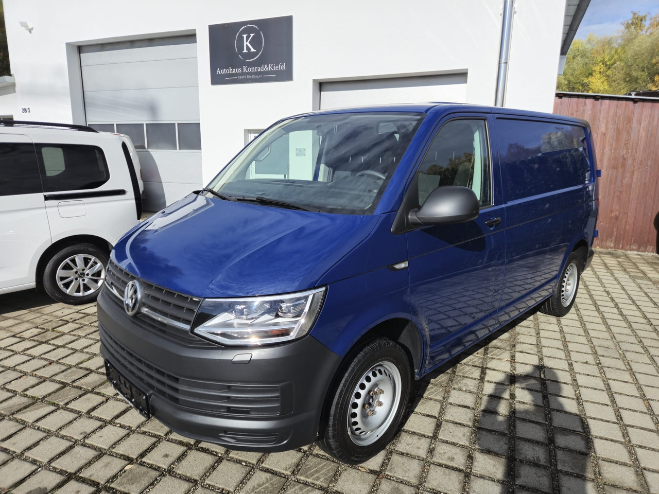 VOLKSWAGEN T6 Transporter Kasten-Kombi 4Motion/Navi/LED - Цельнометаллический фургон: фото 1 VOLKSWAGEN T6 Transporter Kasten-Kombi 4Motion/Navi/LED - Цельнометаллический фургон: фото 1