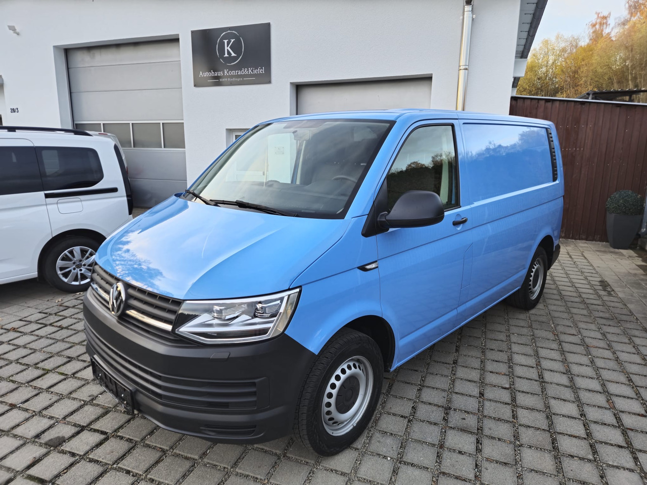 VOLKSWAGEN T6 Transporter Kasten-Kombi LED/AHK/Bluetooth - Цельнометаллический фургон: фото 1 VOLKSWAGEN T6 Transporter Kasten-Kombi LED/AHK/Bluetooth - Цельнометаллический фургон: фото 1