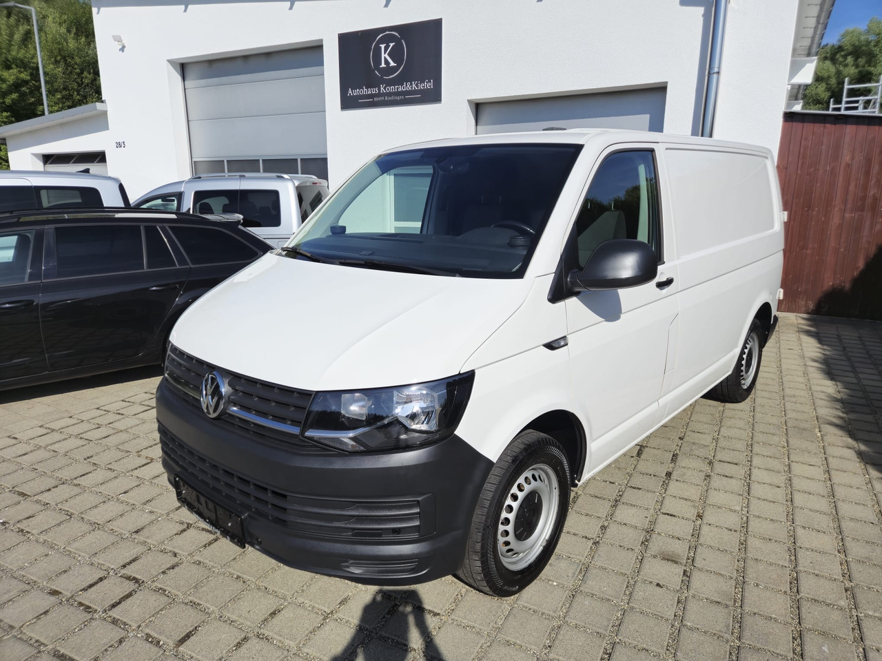 VOLKSWAGEN T6 Transporter Kasten-Kombi Navi/ACC/Standheiz. - Цельнометаллический фургон: фото 1 VOLKSWAGEN T6 Transporter Kasten-Kombi Navi/ACC/Standheiz. - Цельнометаллический фургон: фото 1
