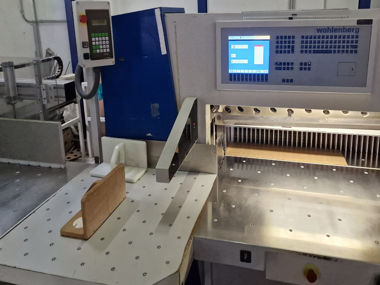 Wohlenberg 115 - Бумагорезательная машина: фото 2 Wohlenberg 115 - Бумагорезательная машина: фото 2