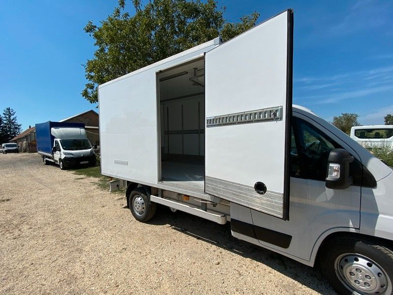 Фото интерьера 1: Новый Фургон-рефрижератор Peugeot Boxer L2 Heavy Kühlkoffer Peugeot Boxer L2 Heavy Kühlkoffer Фото интерьера 1: Новый Фургон-рефрижератор Peugeot Boxer L2 Heavy Kühlkoffer Peugeot Boxer L2 Heavy Kühlkoffer