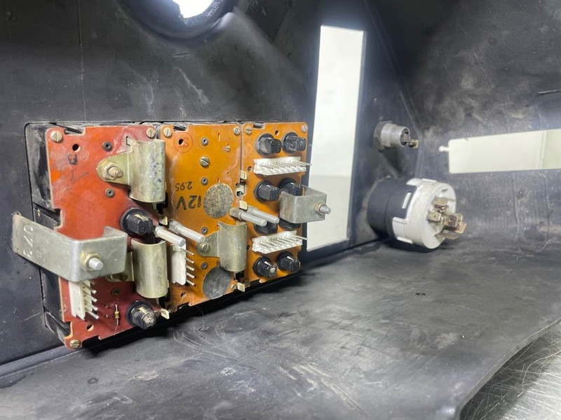 Кабина и интерьер для Строительной техники Ahlmann AZ6 - Dashboard/Console/Konsole: фото 6 Кабина и интерьер для Строительной техники Ahlmann AZ6 - Dashboard/Console/Konsole: фото 6