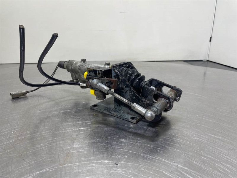 Liebherr L514-7621940-Brake cylinder/Bremszylinder - Детали тормозной системы для Строительной техники: фото 2 Liebherr L514-7621940-Brake cylinder/Bremszylinder - Детали тормозной системы для Строительной техники: фото 2