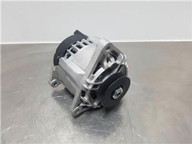 Manitou 12V 80A - Alternator/Lichtmaschine/Dynamo - Двигатель для Строительной техники: фото 1 Manitou 12V 80A - Alternator/Lichtmaschine/Dynamo - Двигатель для Строительной техники: фото 1