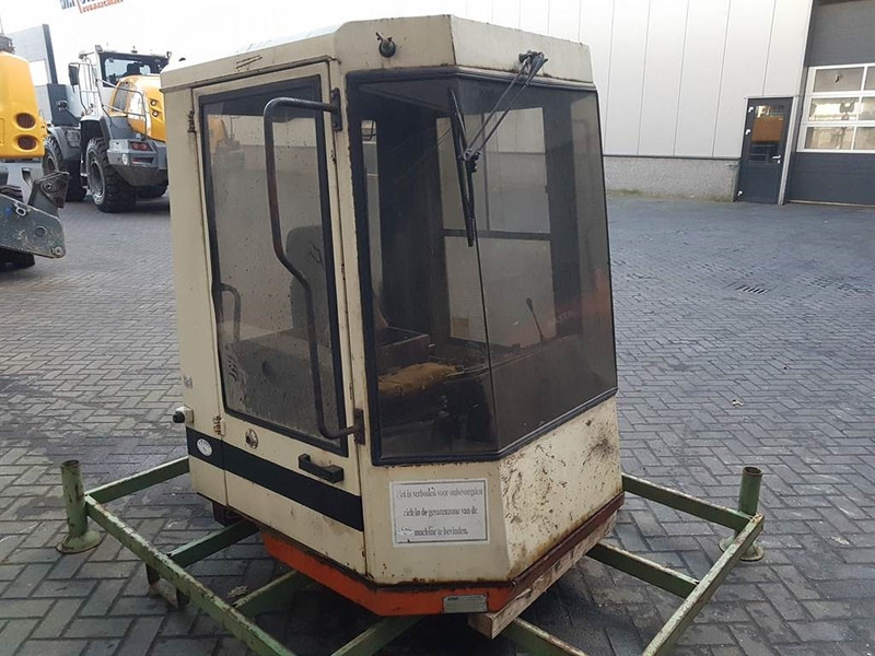 Schaeff SKL832-6336105100-Cabin/Kabine/Cabine - Кабина и интерьер для Строительной техники: фото 1 Schaeff SKL832-6336105100-Cabin/Kabine/Cabine - Кабина и интерьер для Строительной техники: фото 1
