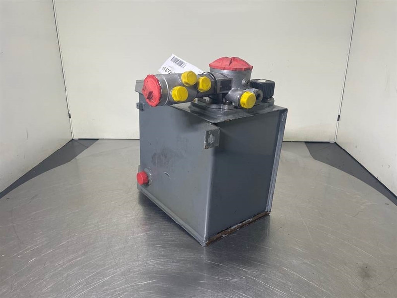 Schaeff SKL834-6452013001-Tank/Behälter/Reservoir - Гидравлика для Строительной техники: фото 2 Schaeff SKL834-6452013001-Tank/Behälter/Reservoir - Гидравлика для Строительной техники: фото 2