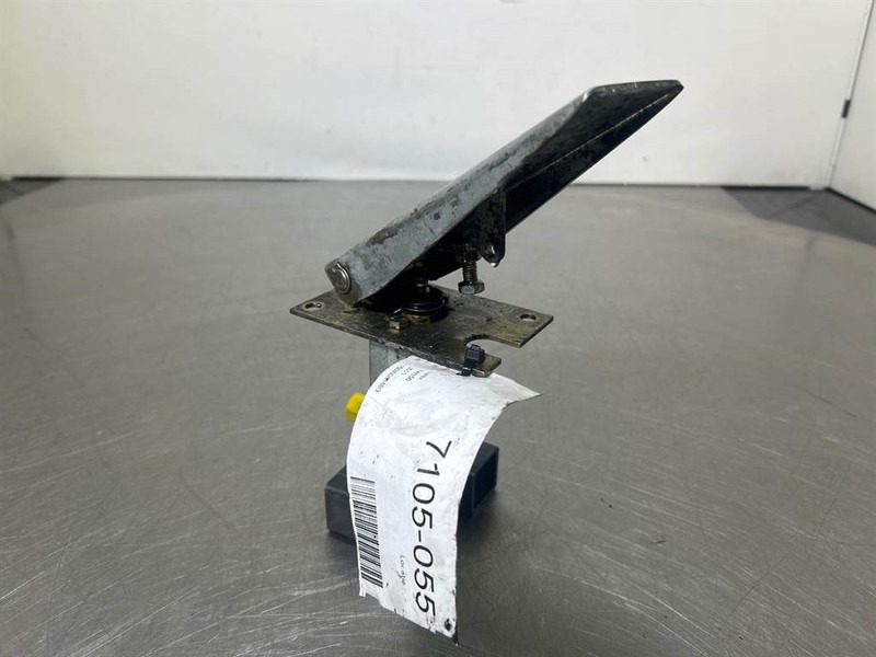 Terex TW150-Atlas 6049419/6047885-Gas pedal - Кабина и интерьер для Строительной техники: фото 4 Terex TW150-Atlas 6049419/6047885-Gas pedal - Кабина и интерьер для Строительной техники: фото 4