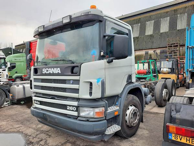 Scania P 94 DB 260 - Грузовик-шасси: фото 1 Scania P 94 DB 260 - Грузовик-шасси: фото 1