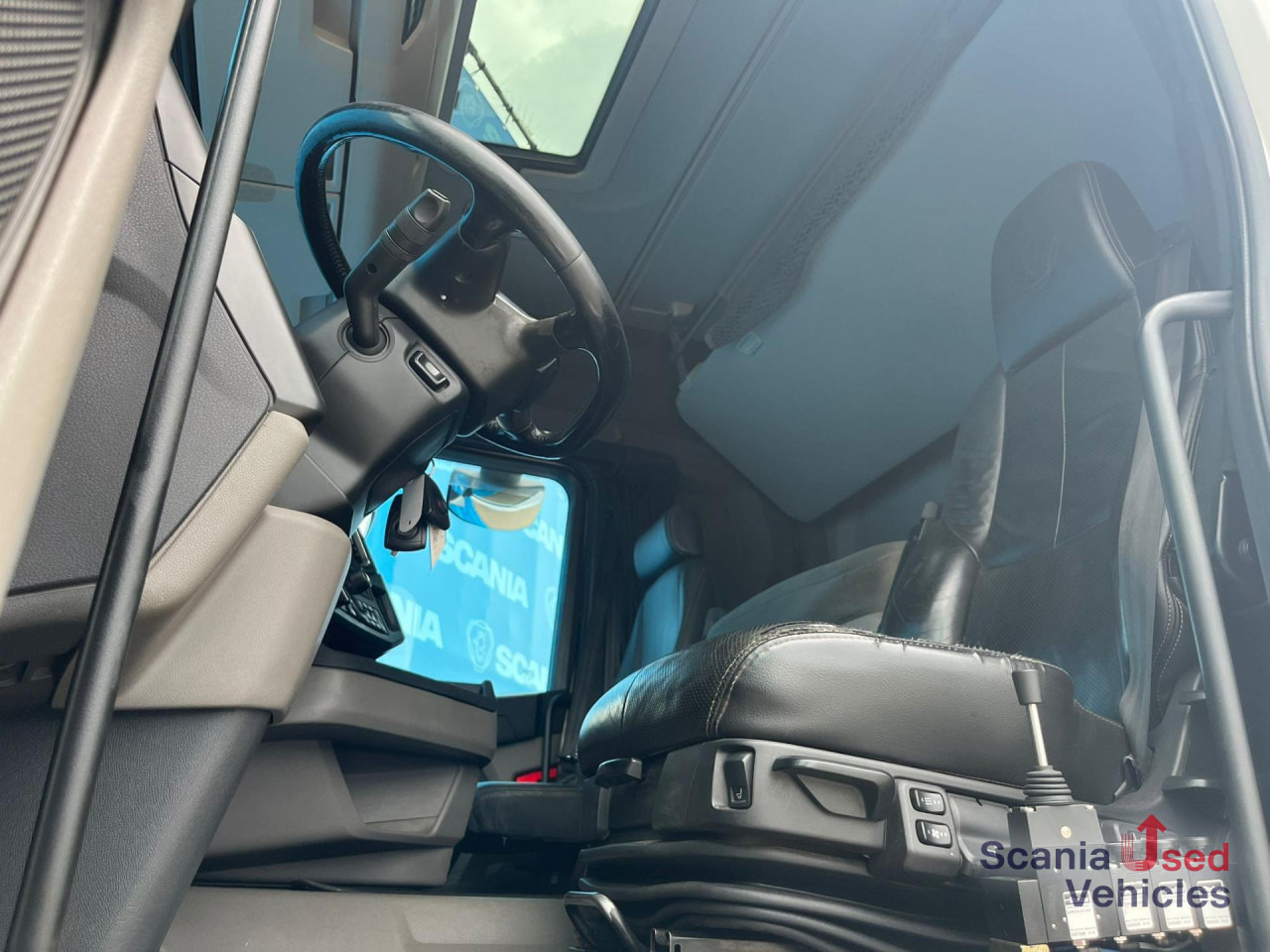 SCANIA R 500 B6x2NB HOOKLIFT RETARDER FULL-AIR 9T DIIF-L - Грузовик-шасси: фото 2 SCANIA R 500 B6x2NB HOOKLIFT RETARDER FULL-AIR 9T DIIF-L - Грузовик-шасси: фото 2