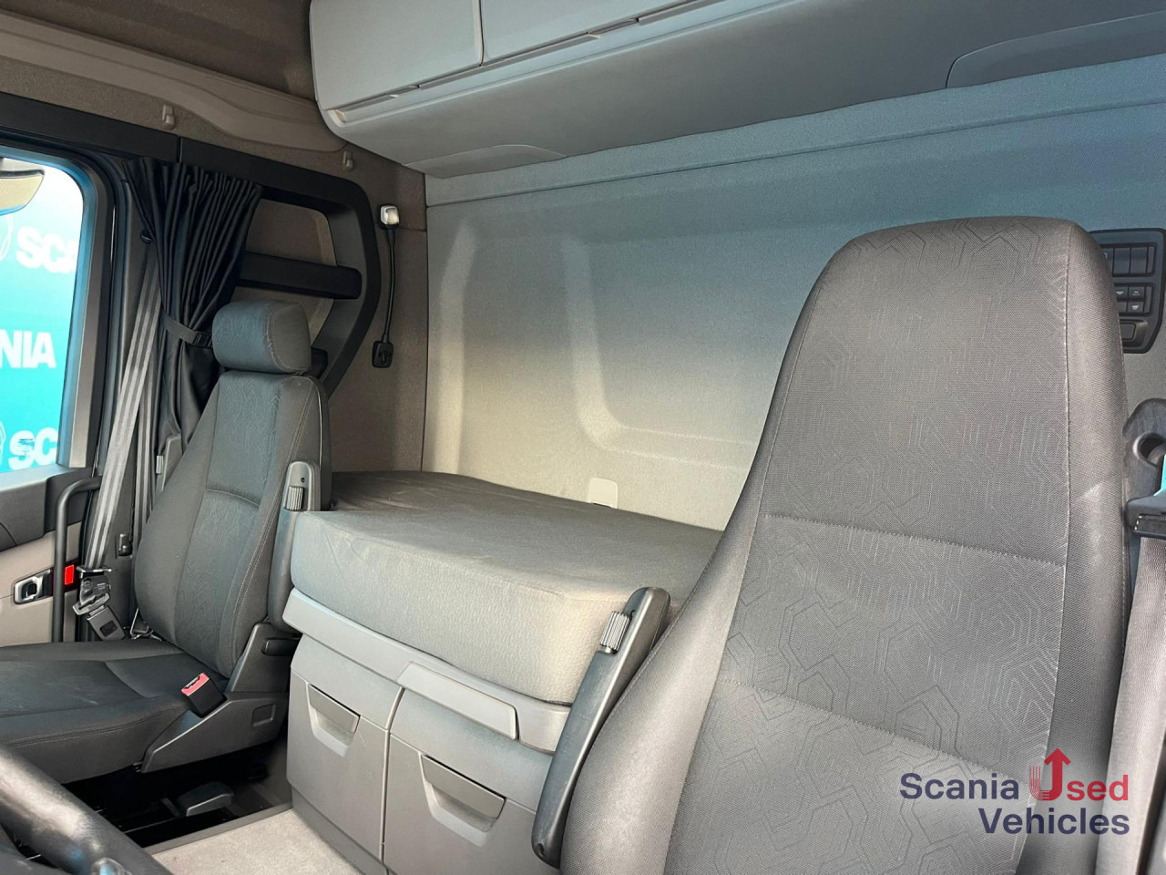 SCANIA R 410 A4x2NA RETARDER ADR FL LED ACC - Тягач: фото 4 SCANIA R 410 A4x2NA RETARDER ADR FL LED ACC - Тягач: фото 4