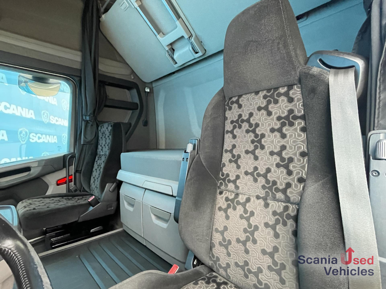 SCANIA R 450 A4x2NB DIFF-L RETARDER FULL AIR 8T HYDRO - Тягач: фото 5 SCANIA R 450 A4x2NB DIFF-L RETARDER FULL AIR 8T HYDRO - Тягач: фото 5