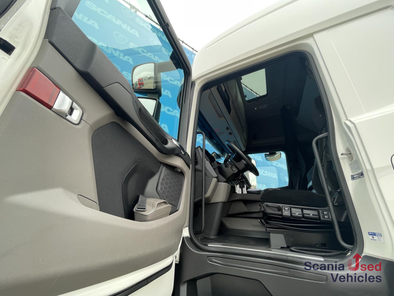 SCANIA R 450 A4x2NB DIFF-L RETARDER FULL AIR PARK AIRCO - Тягач: фото 4 SCANIA R 450 A4x2NB DIFF-L RETARDER FULL AIR PARK AIRCO - Тягач: фото 4