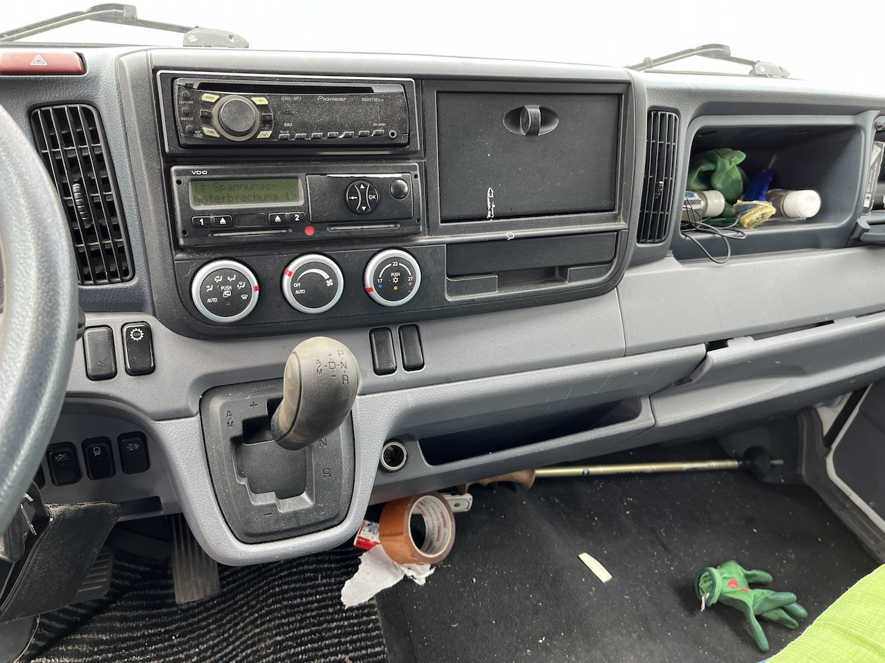 FUSO Canter 7C18 4x2 Ladebordwand Getriebeschaden - Тентованный фургон: фото 2 FUSO Canter 7C18 4x2 Ladebordwand Getriebeschaden - Тентованный фургон: фото 2