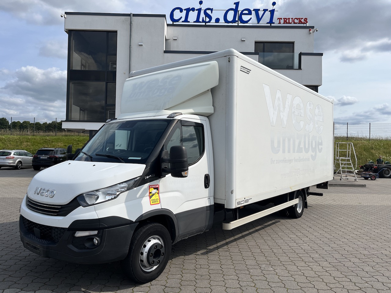 Iveco 70C18 Daily Koffer mit Ladebordwand - Фургон с закрытым кузовом: фото 1 Iveco 70C18 Daily Koffer mit Ladebordwand - Фургон с закрытым кузовом: фото 1