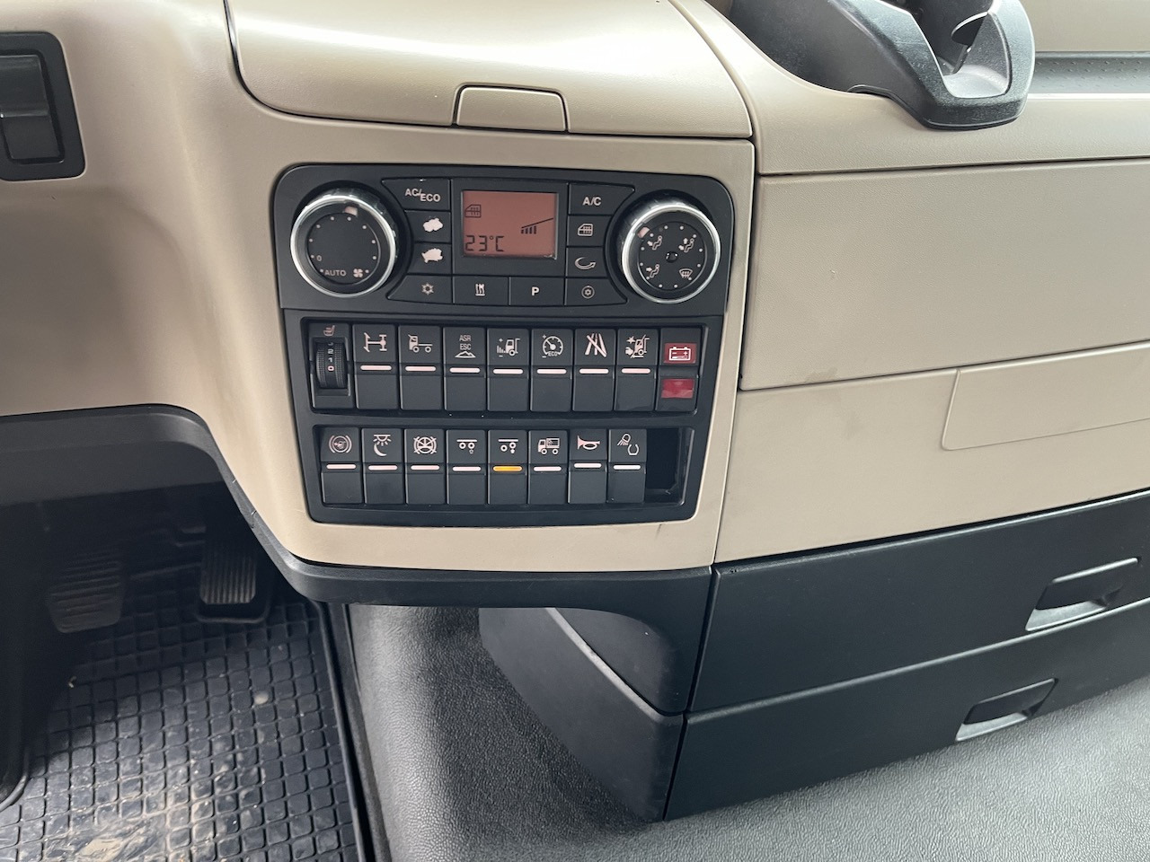 MAN TGX 26.500 6x2 Fahrgestell Lenk-Liftachse AHK - Грузовик-шасси: фото 2 MAN TGX 26.500 6x2 Fahrgestell Lenk-Liftachse AHK - Грузовик-шасси: фото 2